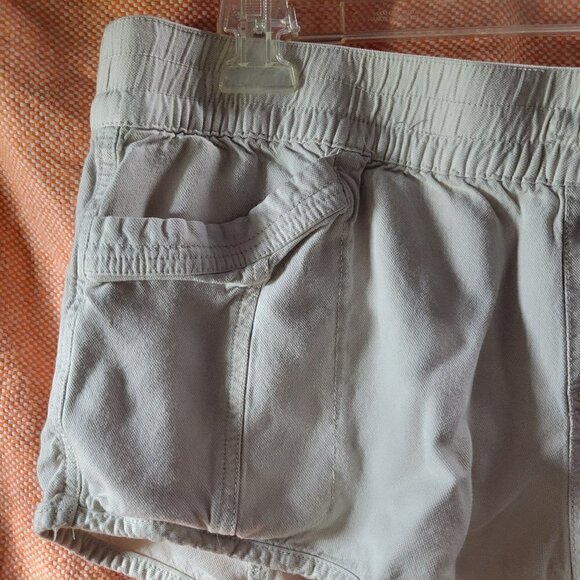 Arizona Jean Company The Original 100 Percent Rayon Cream Color Shorts Size XL - Picture 8 of 10